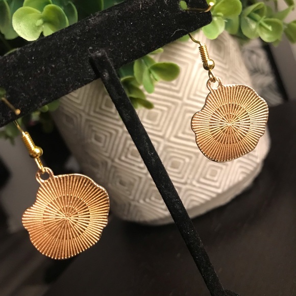 PICK ANY 2 FOR 15✨RICK AND MORTY Morty Screaming Gold Enamel Drop Earrings✨😱🦠 - Picture 5 of 6